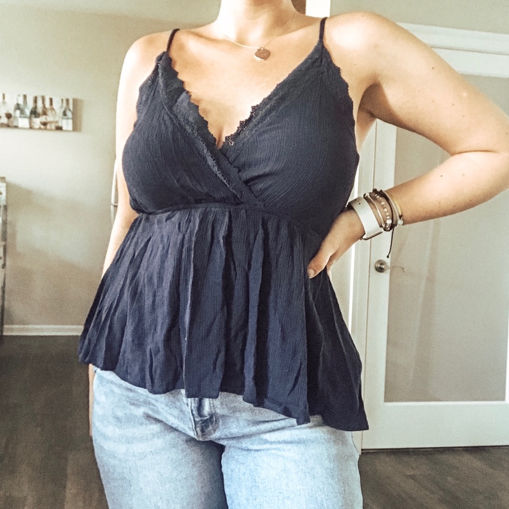 🌟$8 SALE🌟 Blue lace Flowy floral Tank Top